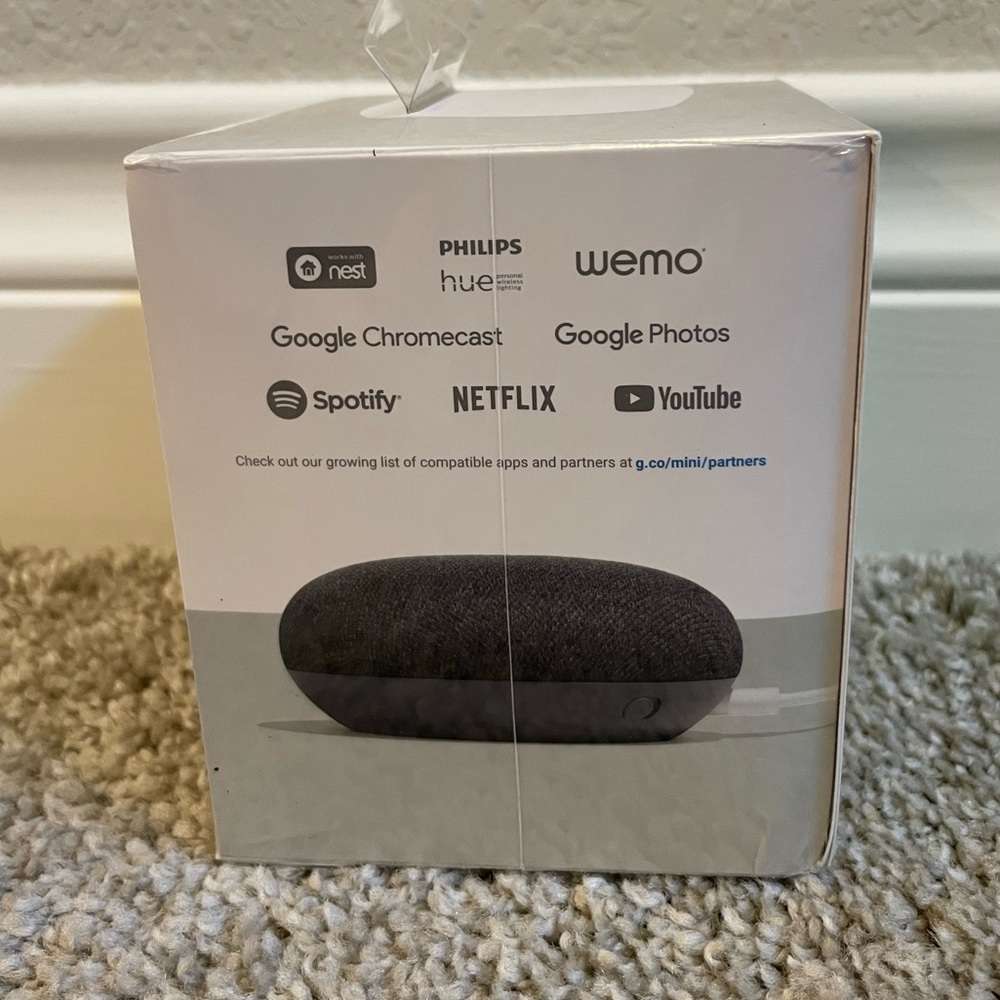 Google Home Mini - Picture 2 of 4